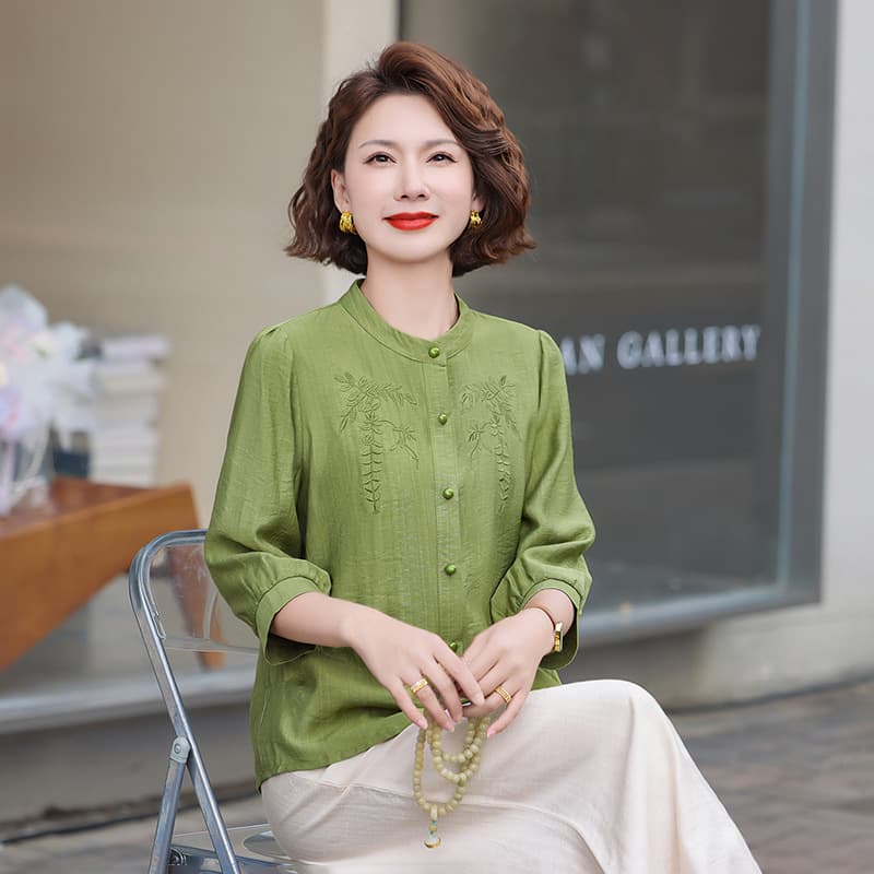 2025 new middle-aged and elderly women's summer chiffon short-sleeved top two-piece set young mother's summer style suit