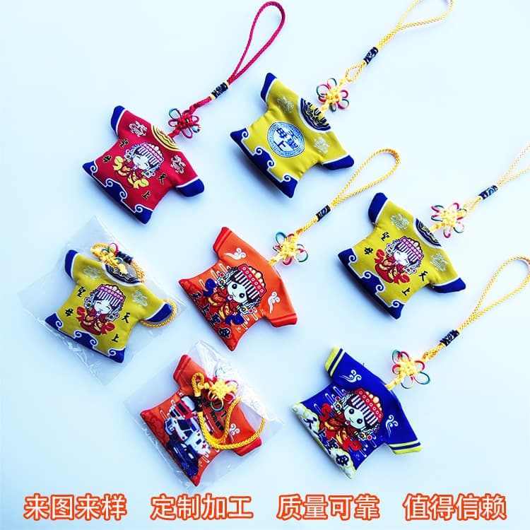 Custom embroidered creative little god-shaped clothes and bags, cultural and creative sachets, gifts, travel souvenirs, pendants, and ornaments factory