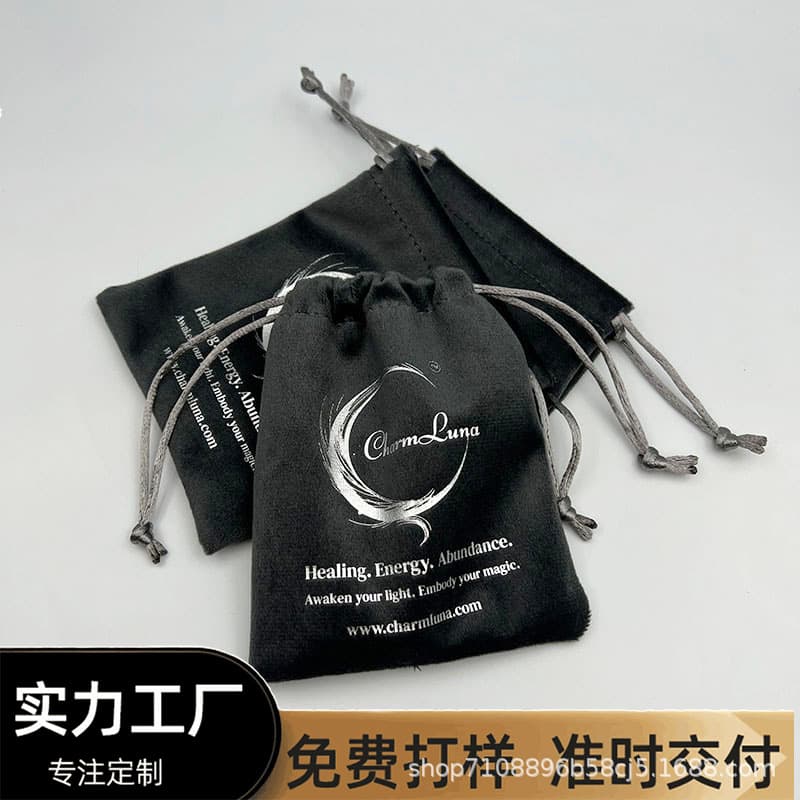 The source factory specializes in making velvet bags, perfume, lipstick, makeup brushes, gift packaging bags, printed logo, free samples
