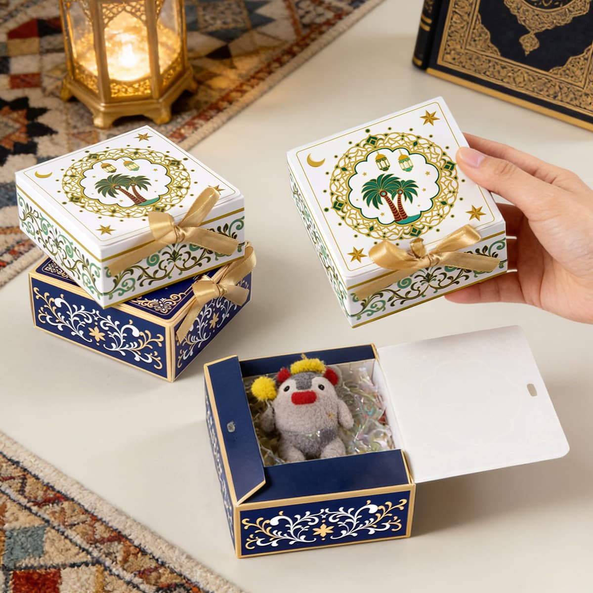 Folding clamshell gift box with colorful printed pattern candy and chocolate packaging box holiday gift box 10 pieces/pack