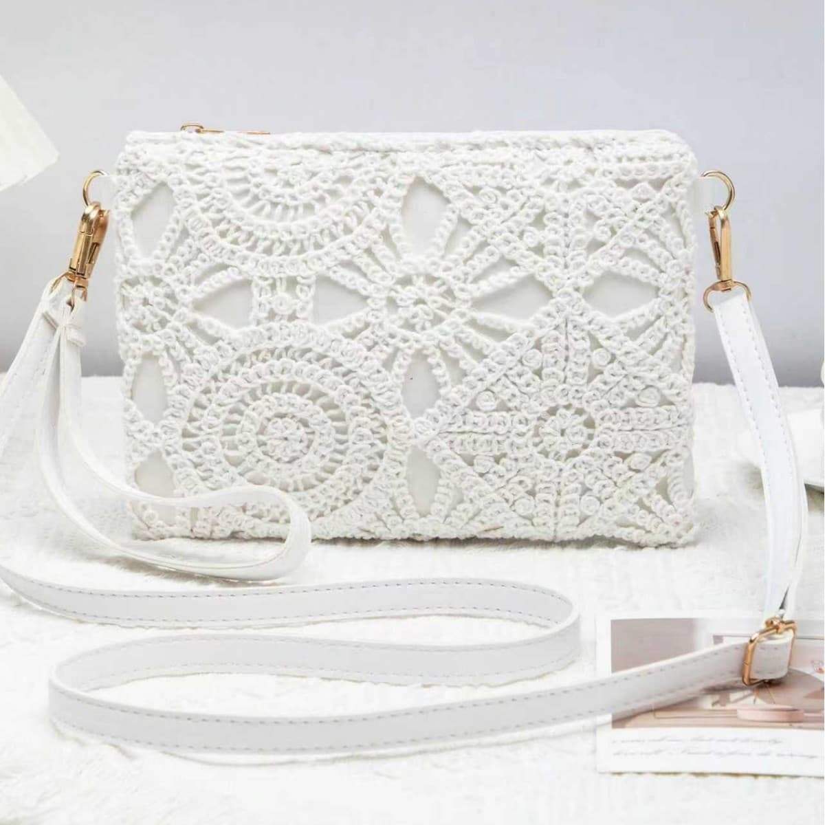 2025 New Bohemian Versatile Hollow-Out Crossbody Woven Bag Retro Casual Beach Flower Shoulder Bag for Women