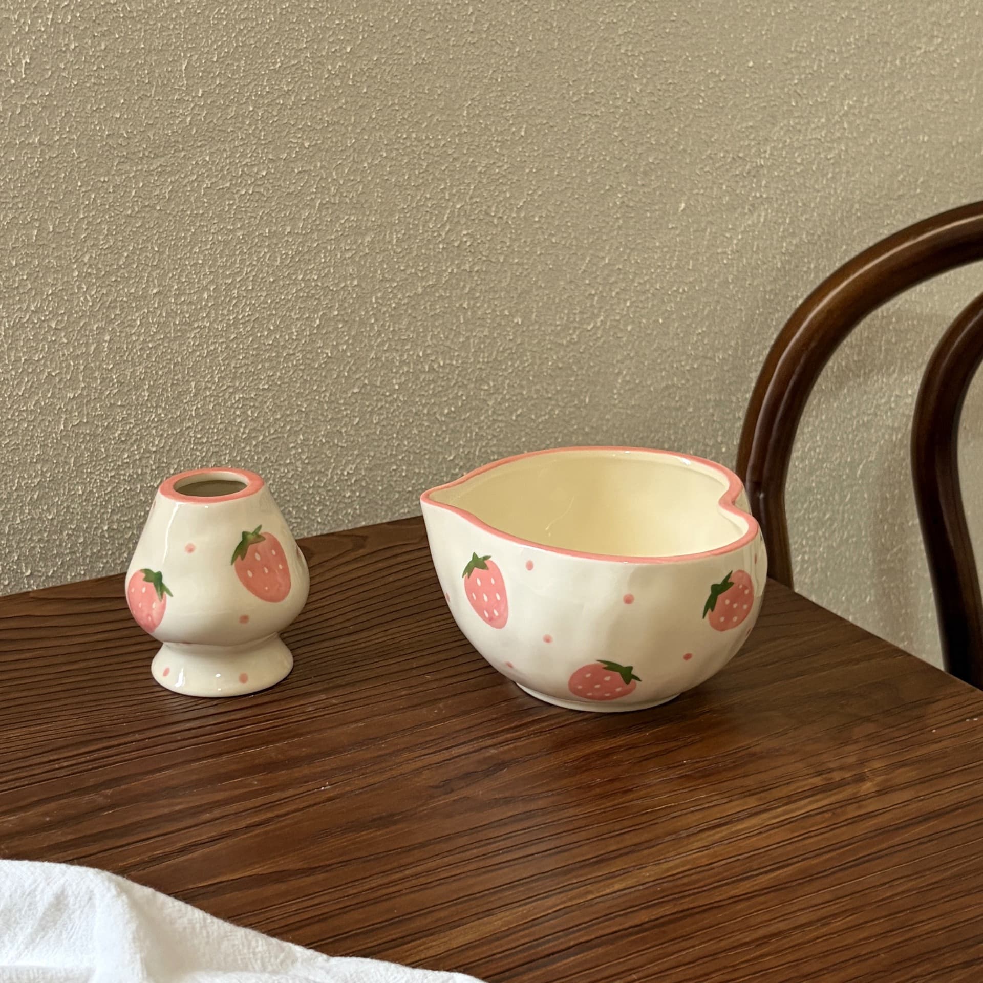 Ins-style Retro New Heart Hand-painted Matcha Bowl Handmade Hand-pinched Ceramic Matcha Bowl with Spout and Chasen Set