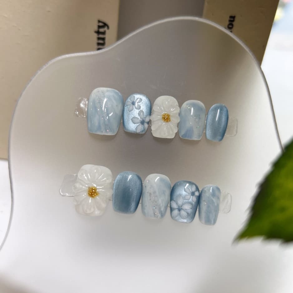 Hand-worn Armor Blue Cat's Eye Hand-painted Rubber Beads Pull Flower Wearable Nail Sticker Short