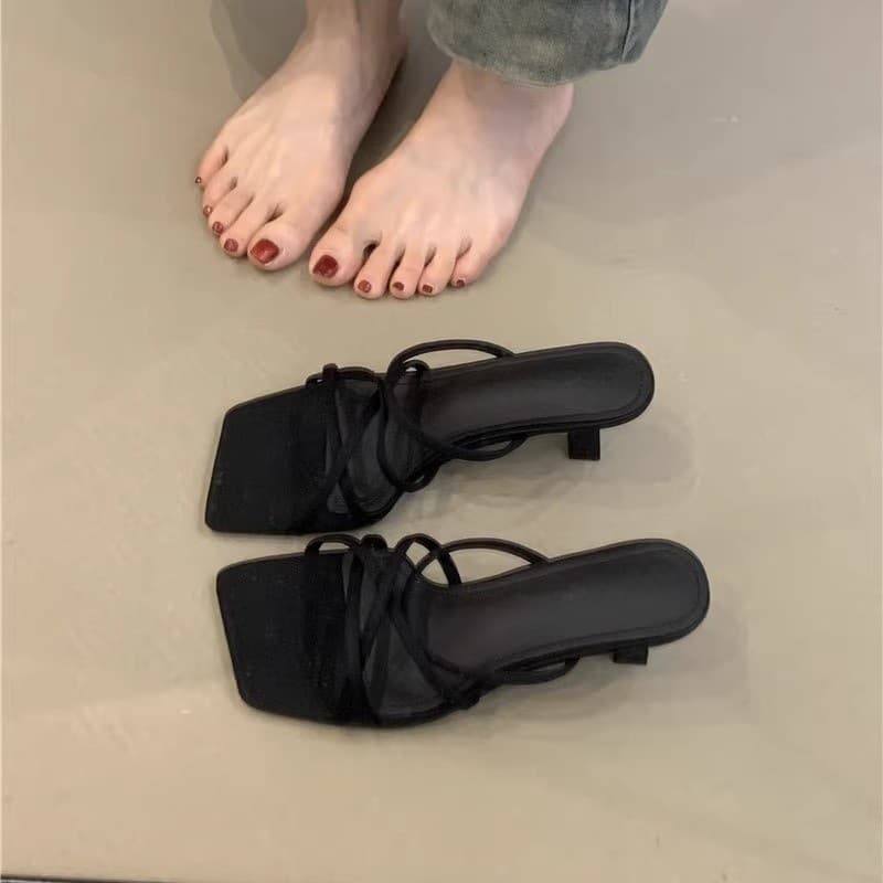 French-style Niche High-Heeled Sandals 2026 Summer Vintage Red Thin-Strap Roman Fashion Open-Toe Stiletto Heel Slingback Sandals