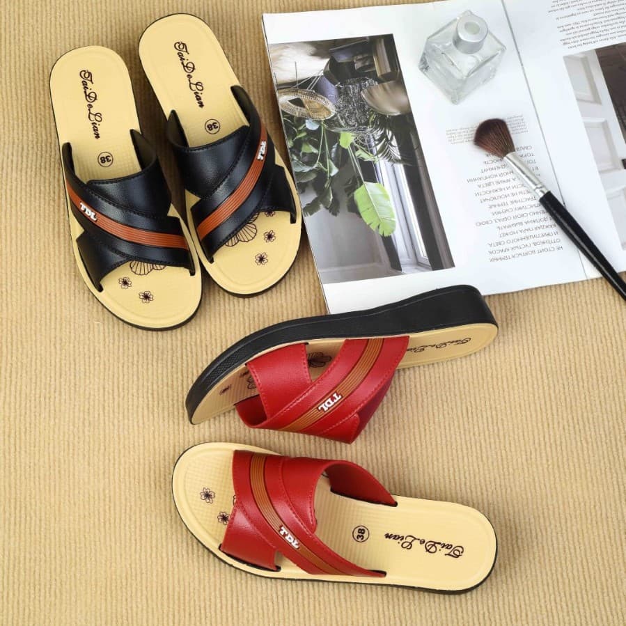 25 Pairs Delian Wholesale Home Slippers Thick Sole Mom Fashion Slippers Black Sole Mid Heel Home Outdoor Flip Flops