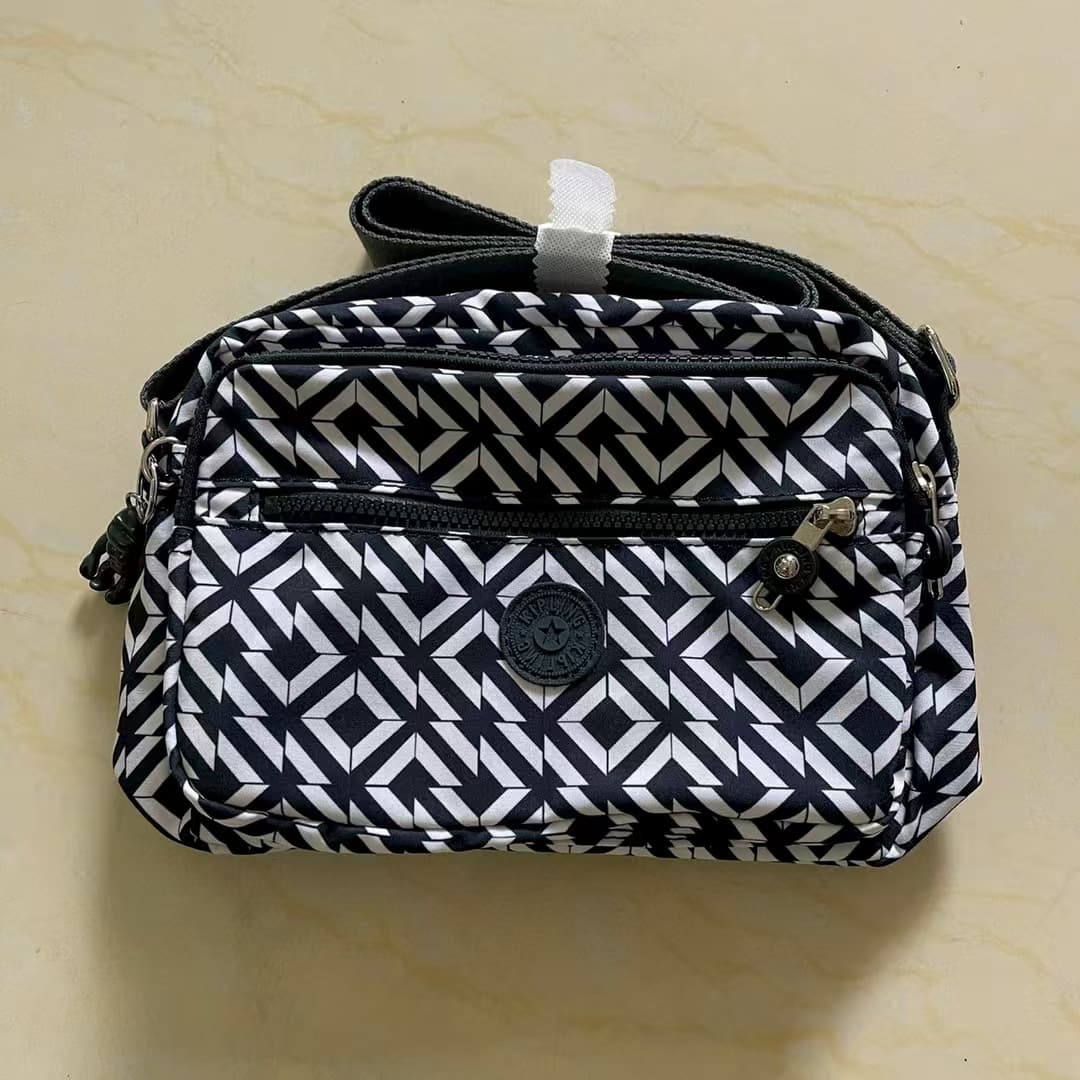 K15249 Small Square Crossbody Bag for Women, Multi-Pocket Compartments, Dropshipping Supported, Lightweight and Portable with Chain Accent