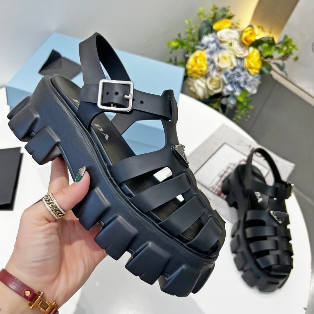 26 summer platform thick sole triangle logo rubber woven sandals gear thick heel round toe increased Roman toe women's shoes