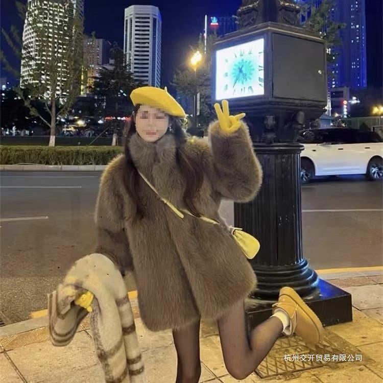 Cross-border Winter New Women's Faux Fox Fur Coat, Elegant Lady Youthful Short Fuzzy Coat