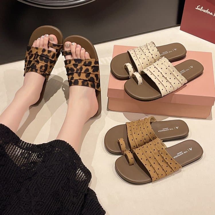 Polka Dot Slip-On Sandals for Women, Summer 2026 New Style, Flat and Beautiful, Perfect for Pairing with Dresses, Beach Flip-Flops