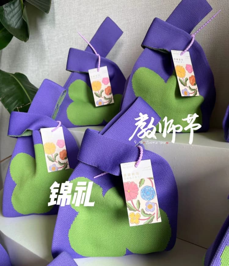 Teacher's Day gift for female teacher, high-end portable souvenir, practical class teacher thank you, creative birthday gift box