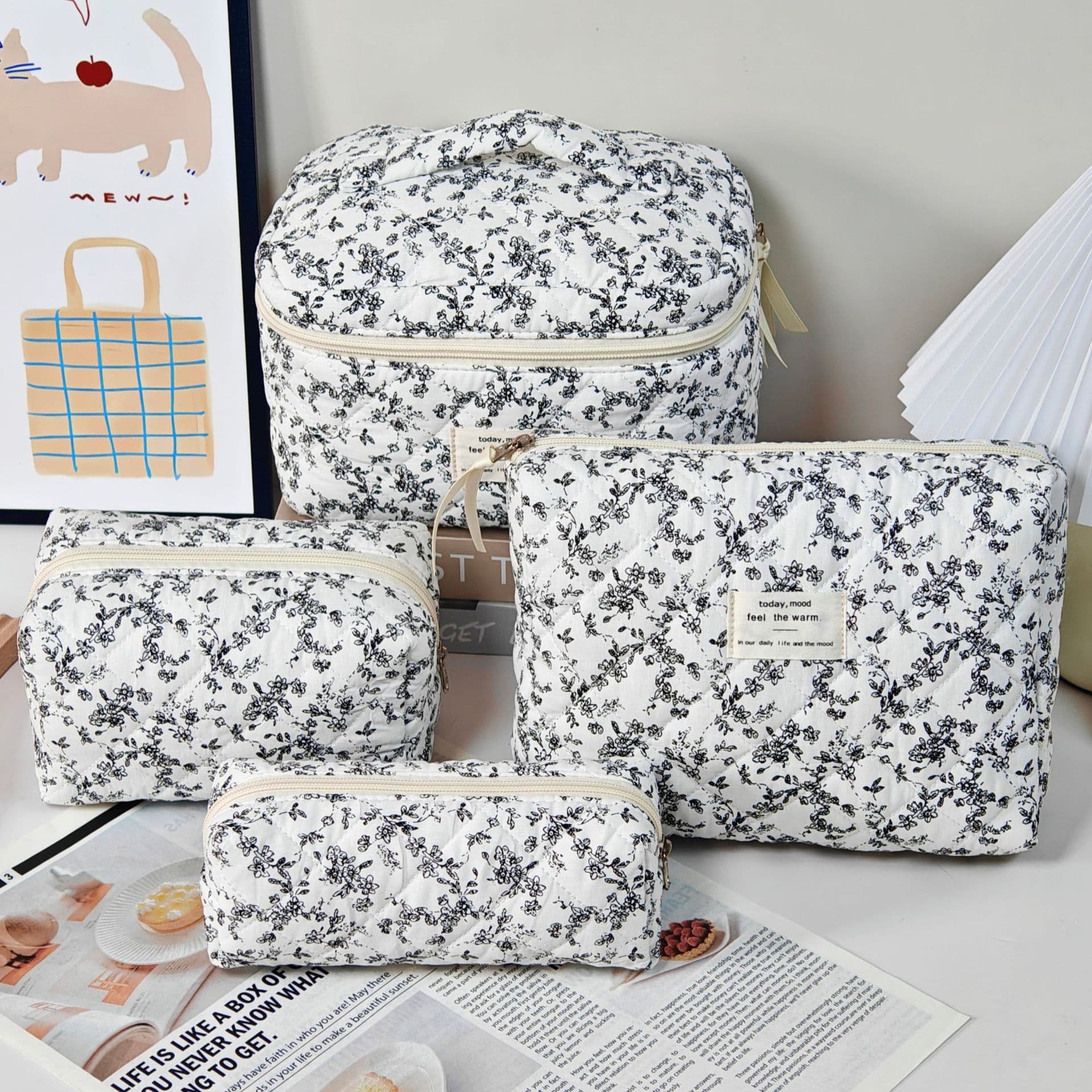 In Stock Ins Floral Standing Makeup Bag Large Capacity Compartment Portable Travel Toiletry Bag Women's Cosmetic Storage Bag
