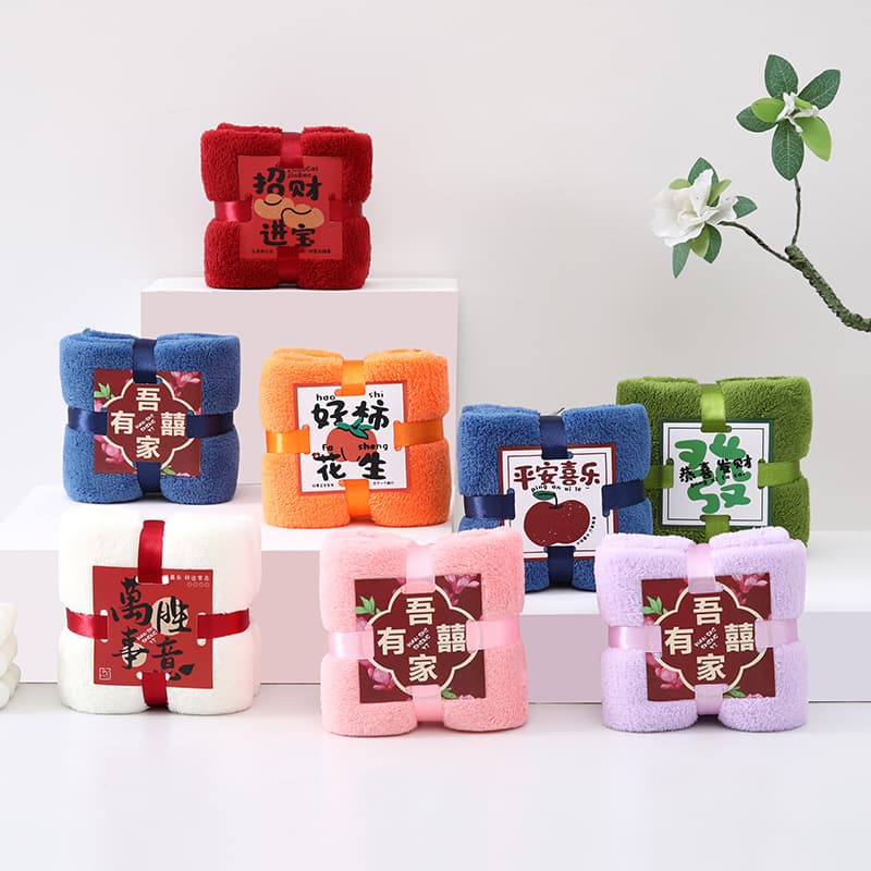 Creative towel gift box containing gifts for weddings, full moon celebrations, birthdays, housewarmings, and return gifts.