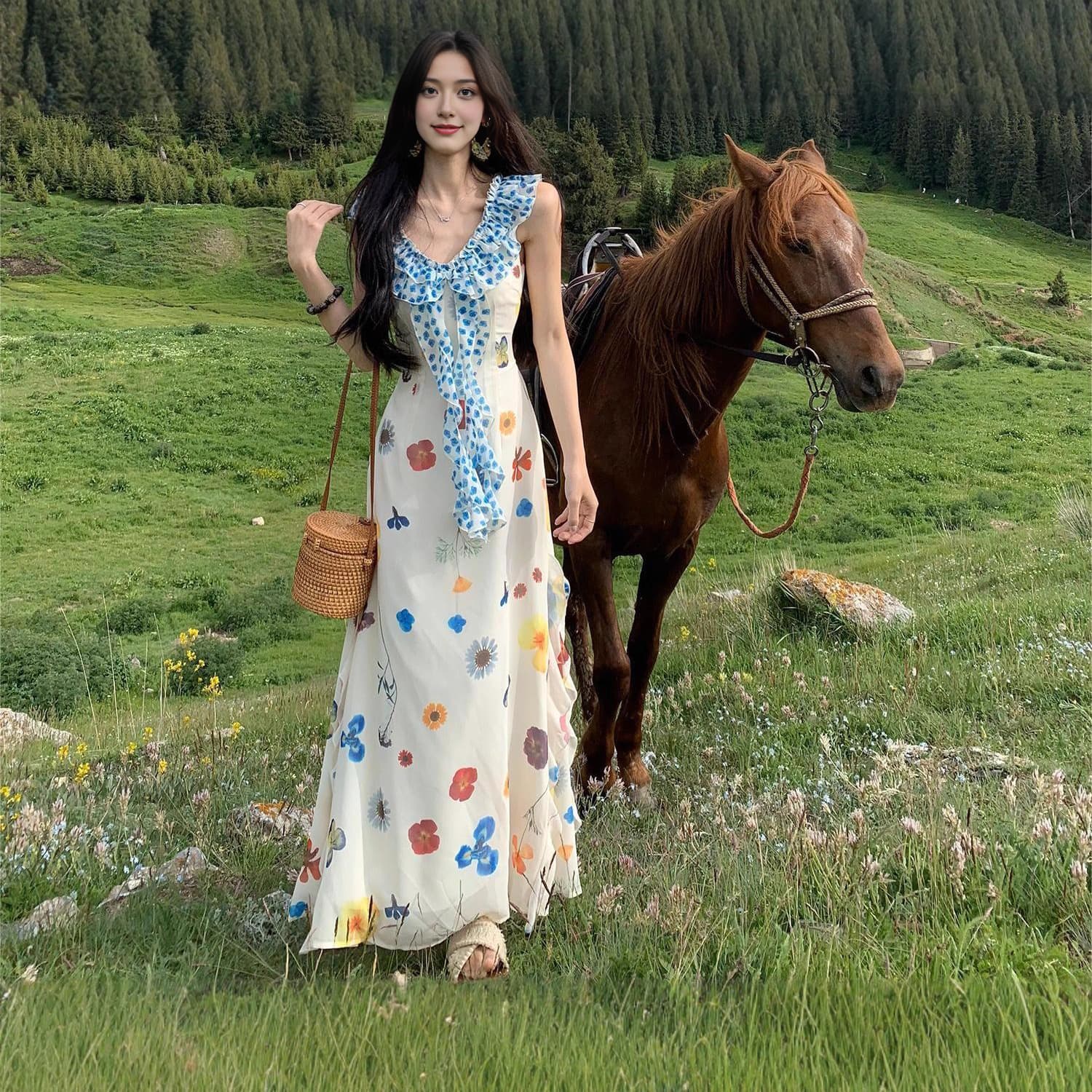 French suspender floral dress for beach vacation, women's summer 2025 new style, great-looking niche skirt