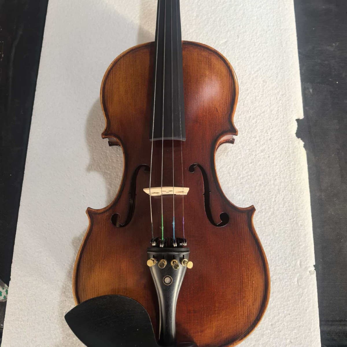 Wholesale solid wood violin for beginners, adults and children to practice and take exams to play the tiger pattern violin with paint