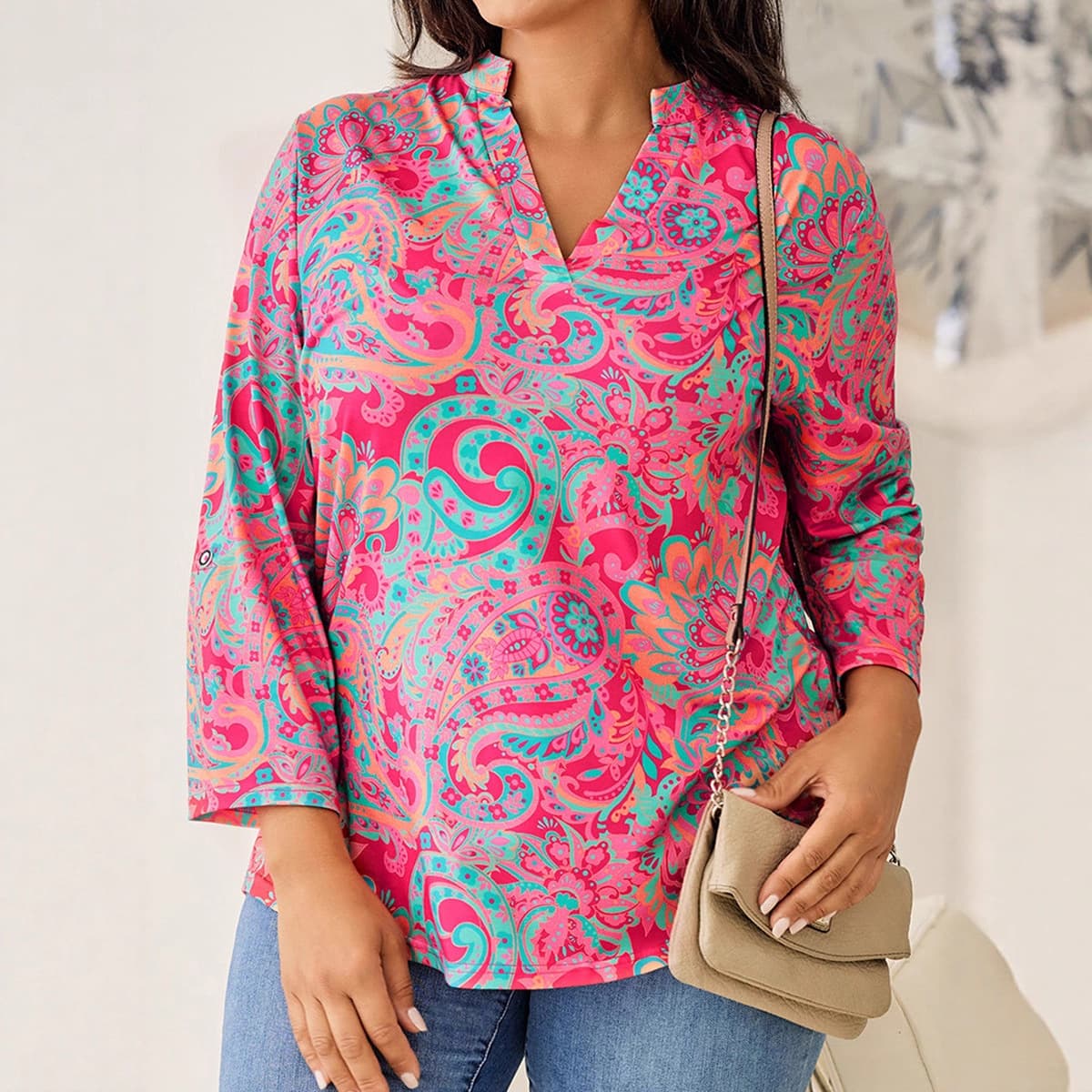 Plus-size loose-fitting chiffon blouse for women, European and American style, new autumn style, paisley print pullover V-neck long-sleeved top.