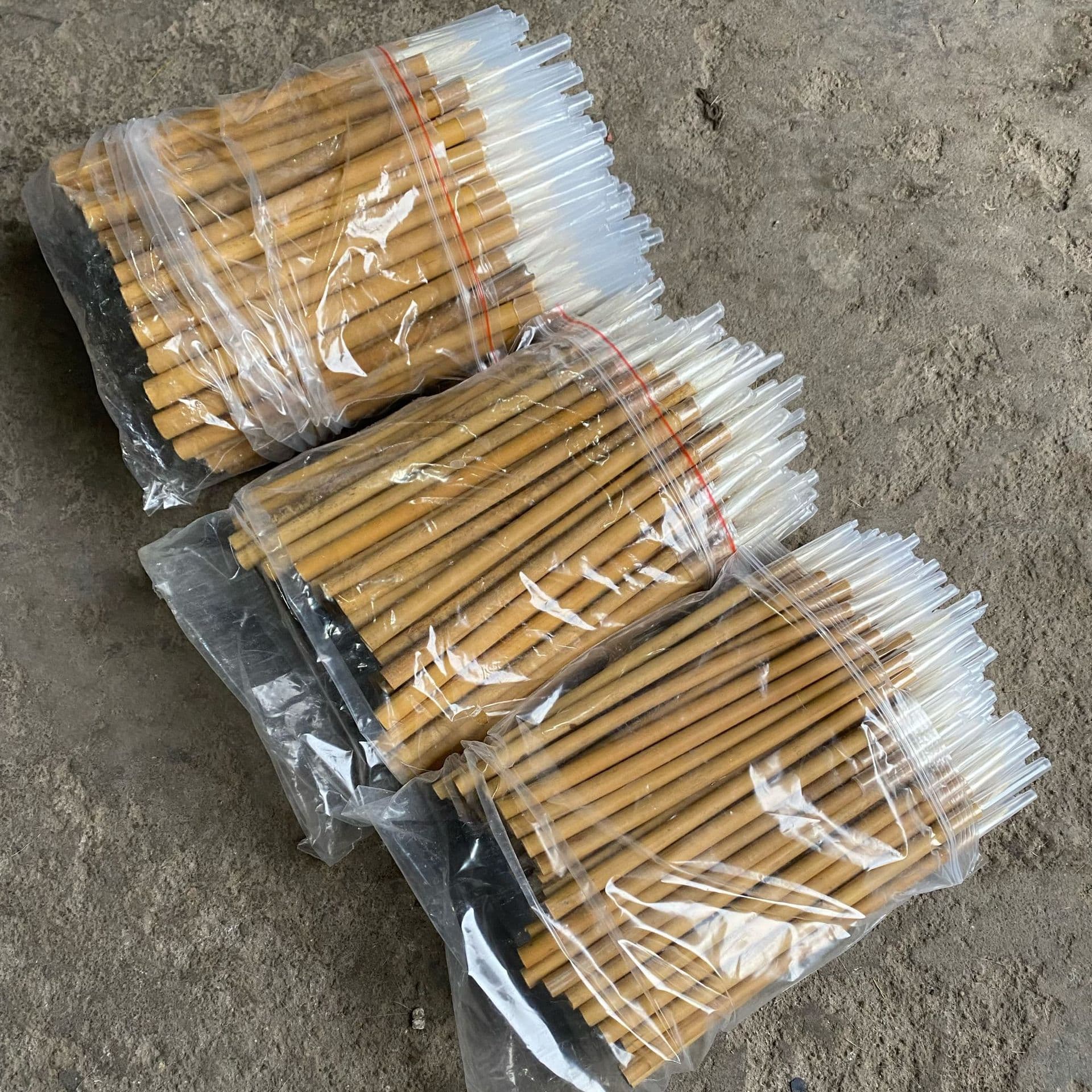 Industrial paint brushes disposable cheap bamboo handle large, medium, small white cloud glue application wool brush wholesale.