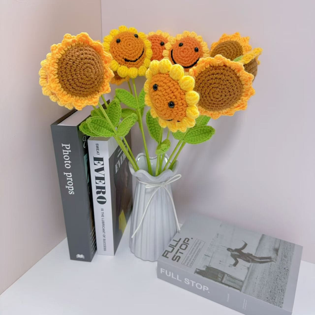 Hand-knitted sunflower bouquet, wool knitted artificial flower finished product, smiling sunflower single finished product