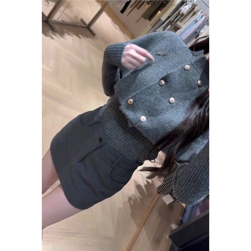 French-style Hepburn-inspired double-breasted stand-collar cape slim-fit knit top and high-waisted skirt two-piece set