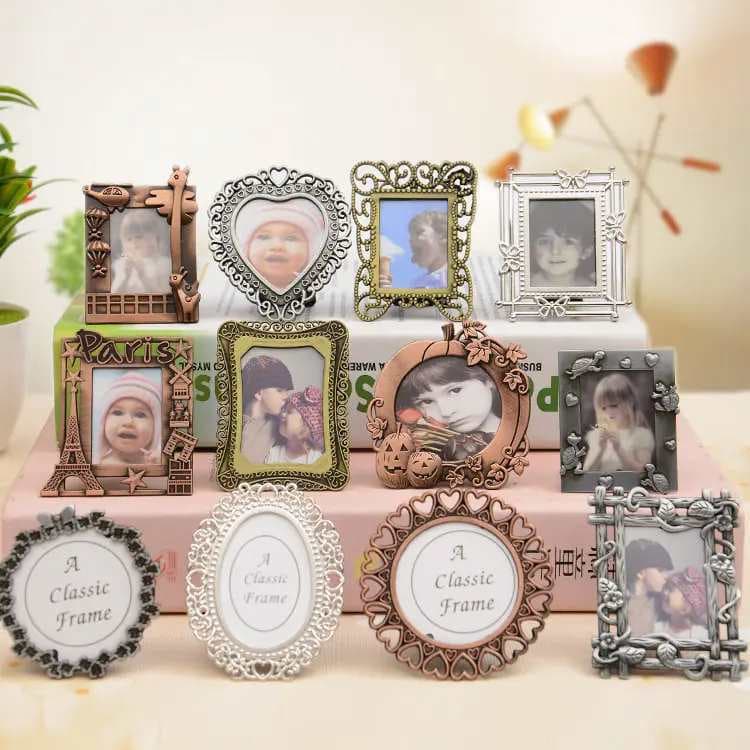 Creative Metal Photo Frame Tabletop Heart Shape 2 Inch Multiple Vintage Styles Photo Frame Keychain Children's Picture Frame
