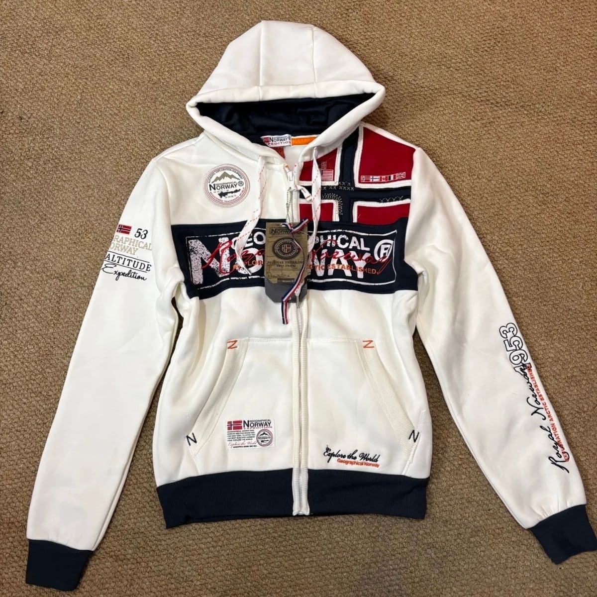 American-style Japanese retro autumn/winter coat with beige lettering, long-sleeved hooded fleece lining.