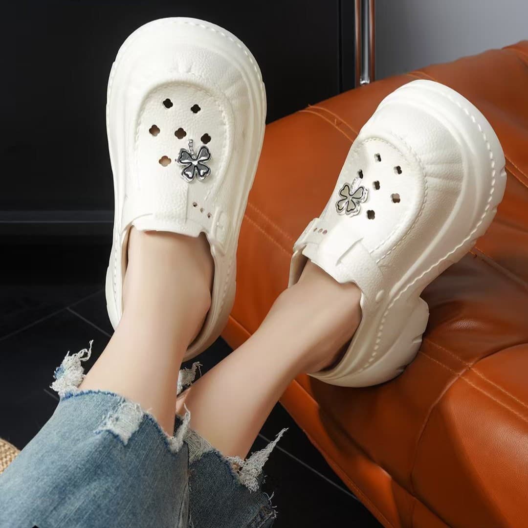 Clog Sandals for Women Summer 2025 New Thick Sole Heightening Non-Slip Beach Slip-On Sweet College Style