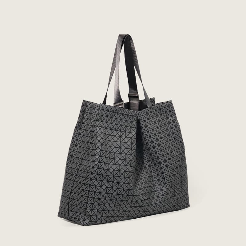 Japanese-style trendy single-shoulder bag design, large-capacity silicone handbag tote for men and women, commuter diamond-pattern shopping bag in black