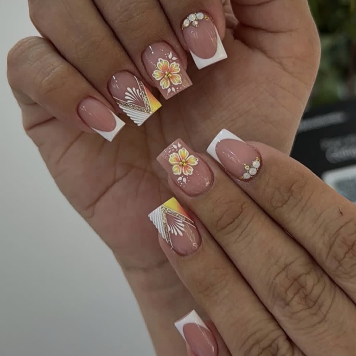 European and American Cross-Border Wearable Nails French Relief Flower Gold Bead Detachable Fake Nails 24 Pieces Short Nail Tips for Export