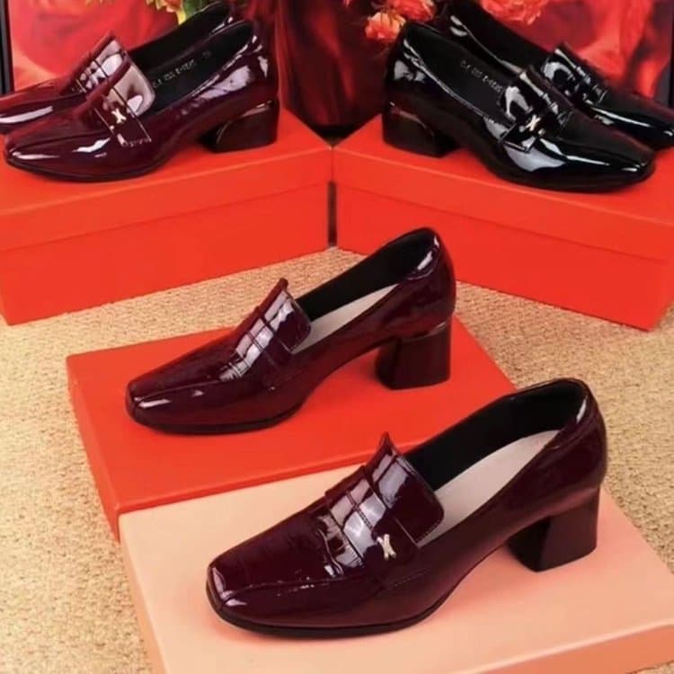 Shishi Square Toe Thick Heel High Heel Single Shoes Women's 2025 New Autumn British Style Small Leather Shoes Medium Heel Patent Leather Women's Shoes