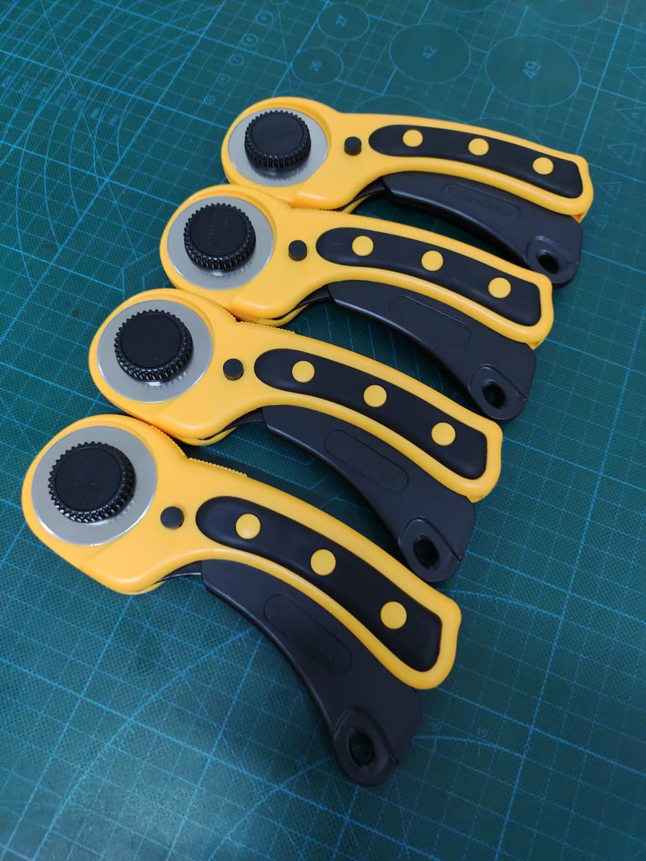 Factory Direct Quilting Wheel Blade, YED45mm Fabric Cutting Circular Blade, Leather Cutting Knife, Handle Roller Blade