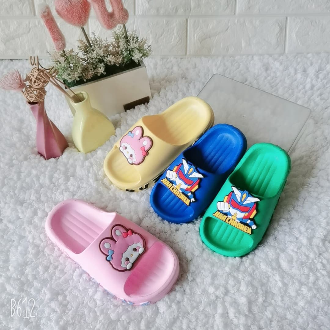 2025 Children's Slippers Wholesale Cute Cartoon Outdoor Indoor Anti-Odor Bathroom Slippers for Toddlers and Kids Summer Sandals