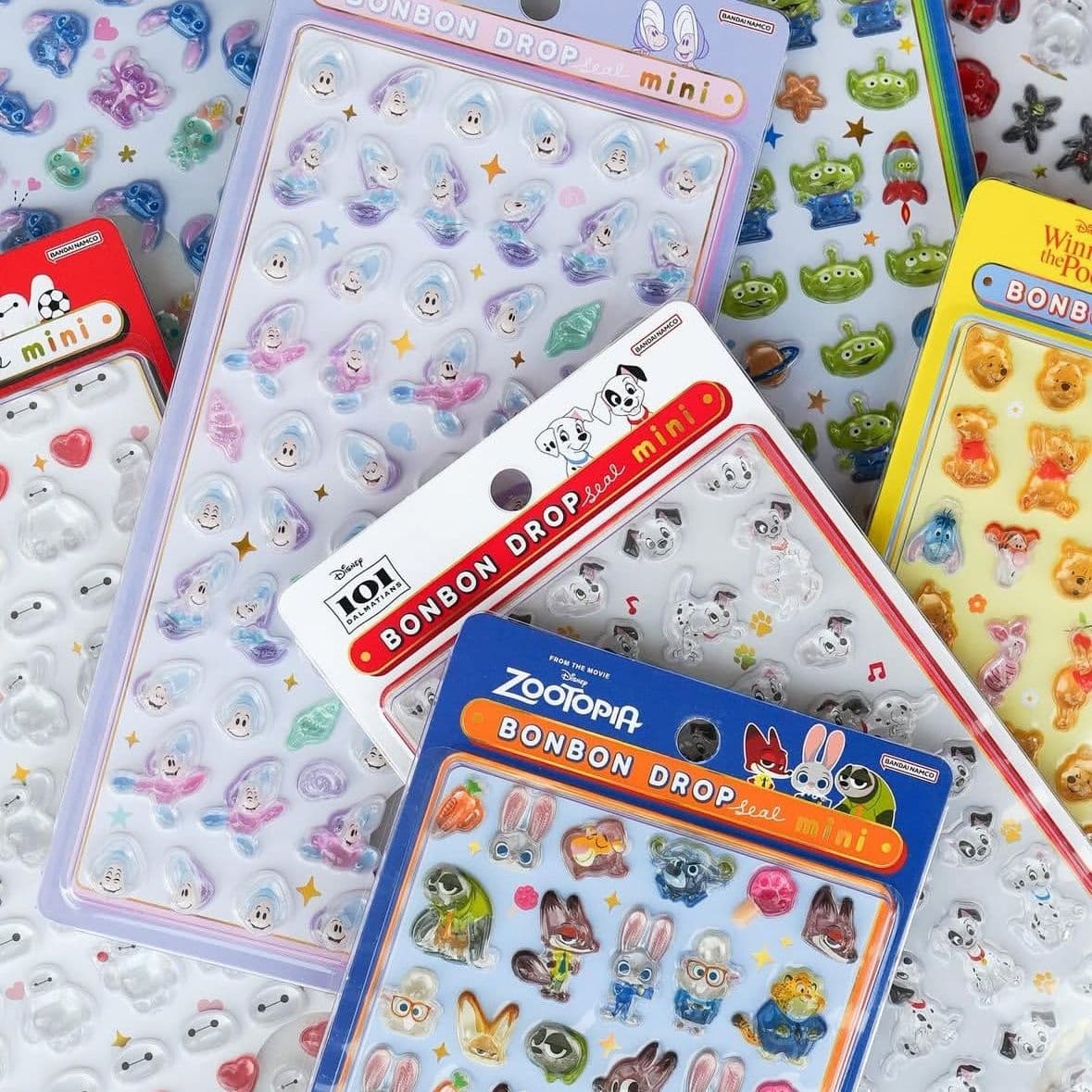Mini Disney solid three-dimensional sticker big white three-eyed Winnie the Pooh mini fine glitter embossed crystal sticker