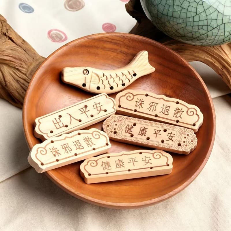 Peach wood carving Xiangyun brand lettering supports lettering Fish brand five-hole fish peach wood accessories baby pendant accessories accessories