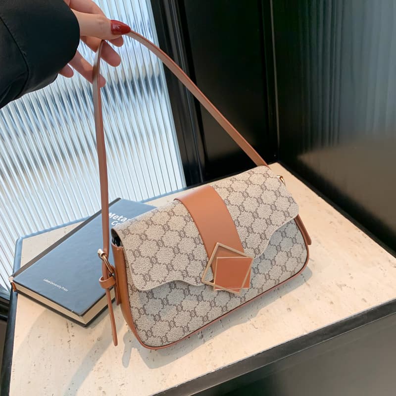 One-shoulder armpit bag, simple and fashionable commuting small square bag 2024 new fashion, western style, beautiful casual crossbody bag for women