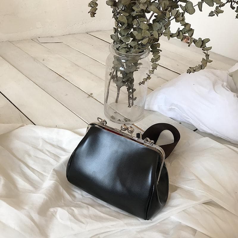 2025 Autumn/Winter New Super Korean Style, Simple and Versatile Leather Retro Metal Clip Wide Strap Shoulder Crossbody Bag