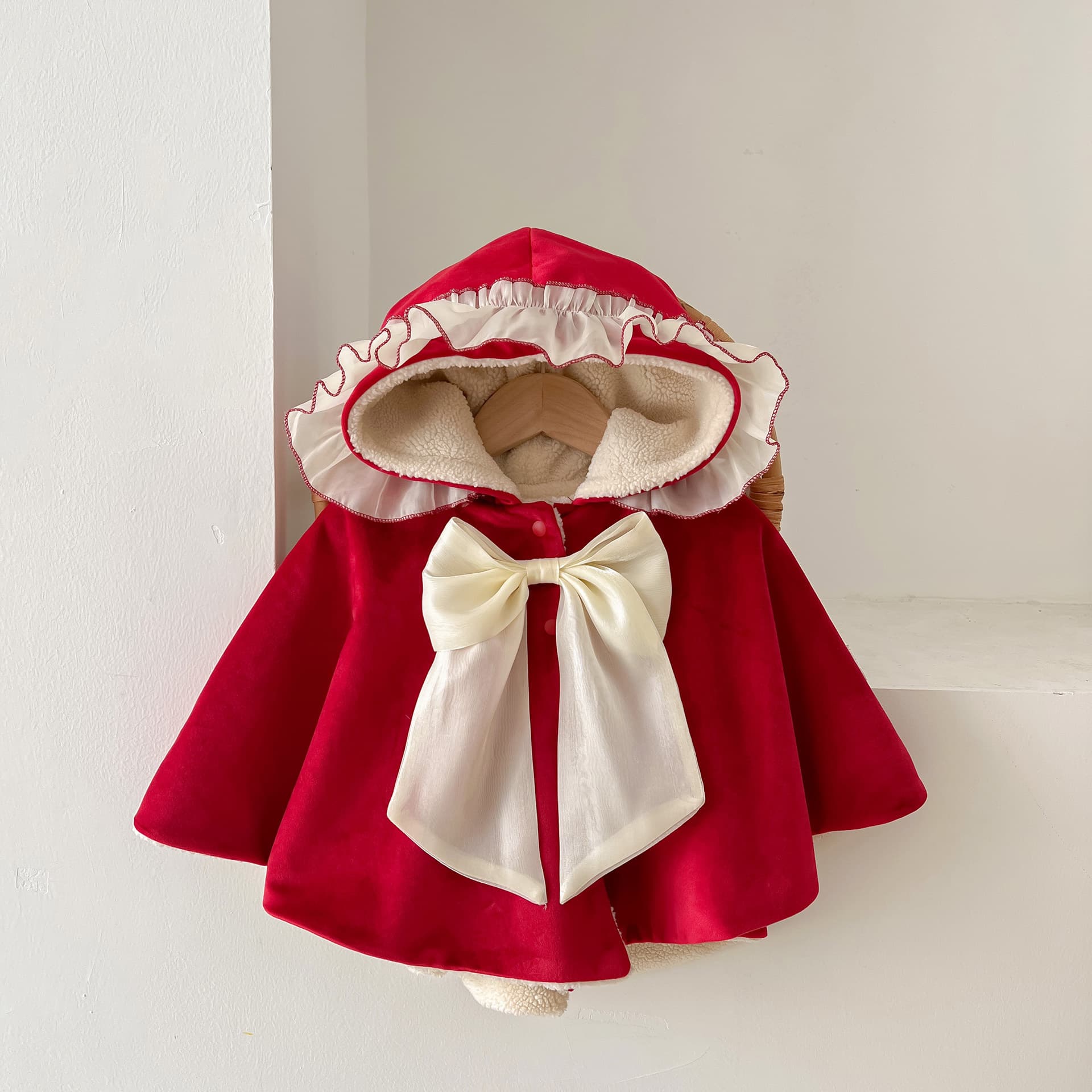 Baby Cloak Autumn Winter Newborn Girl Cape Windproof Princess Children Fleece-Lined Outing Shawl New Year Outfit