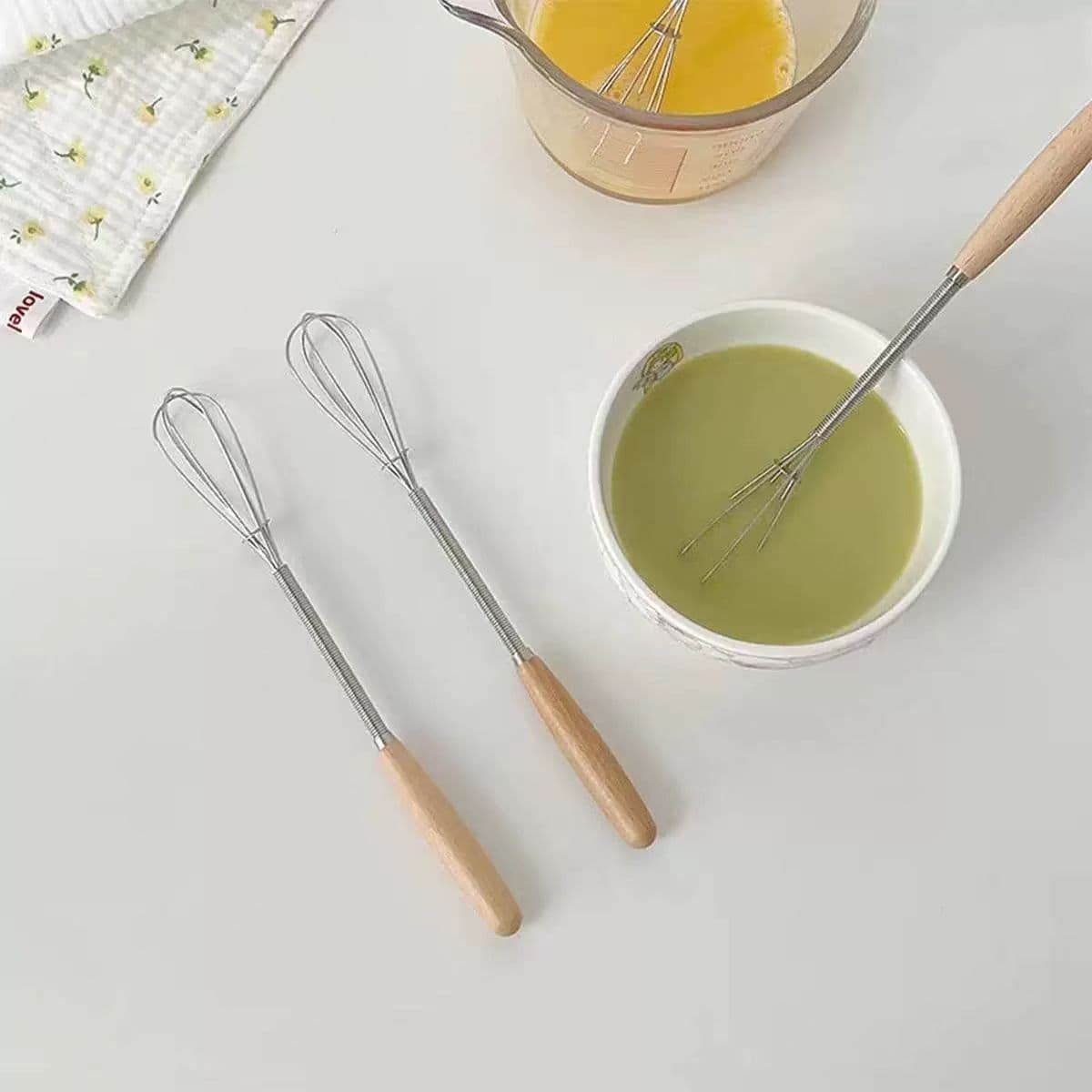 Stainless Steel Egg Whisk with Wooden Handle, Manual Mixing Stick, Handheld Egg Beater for Home Baking and Commercial Use