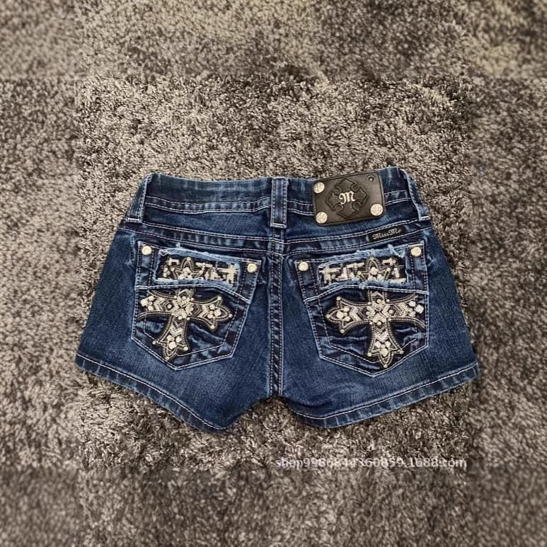Women's tight-fitting, versatile denim shorts, cross-border e-commerce, American retro style, unique street pattern embroidery, spring/summer.