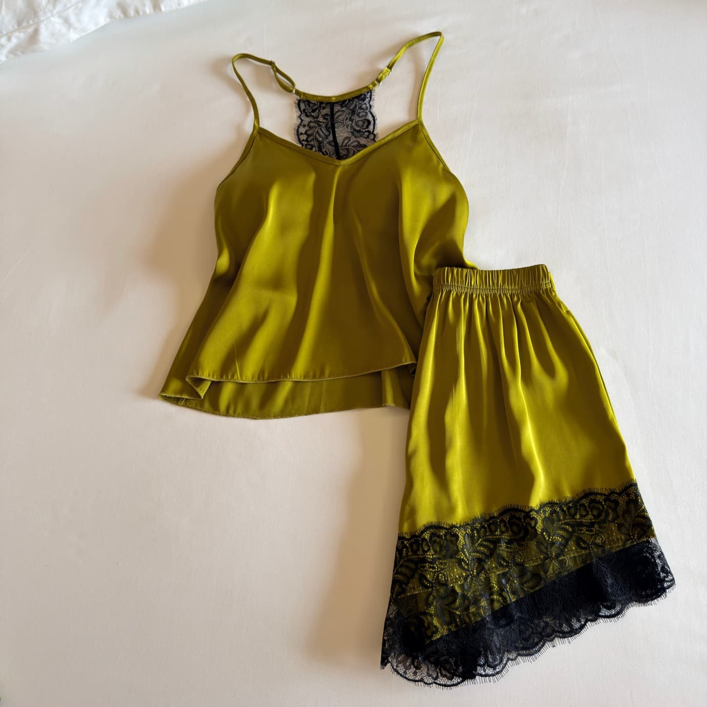 Ice silk pajamas for women summer with breast pads, pure lust lace, backless design, V-neck suspenders, home wear two-piece set