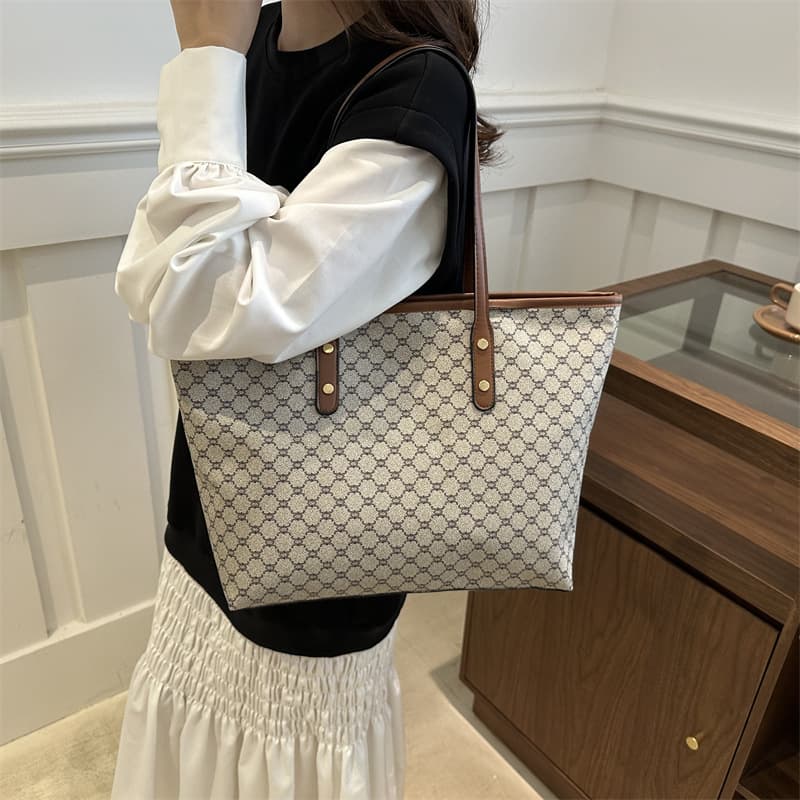 Fashion Retro Large Capacity Shoulder Bag Women's 2024 Winter New Stylish Casual Distinctive Tote Bag Underarm Bag