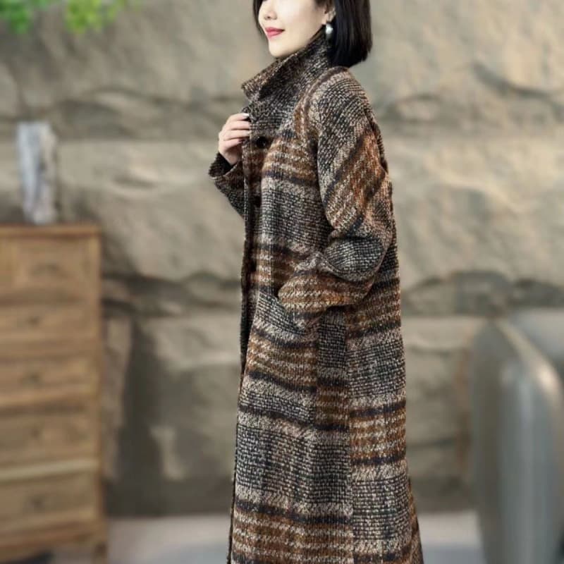 2025 Autumn/Winter New Arrival Women's Fashion Coat, Light Mature Style with Turn-Down Collar, Temperament Plaid Design, Boutique Outerwear