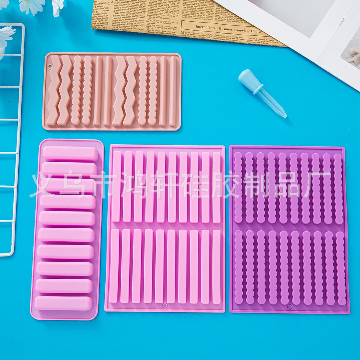 12-Cavity Wax Bottle Candy Mold Long Strip Twist Silicone Wax Stick Wave Strip Complete Set Making Tool