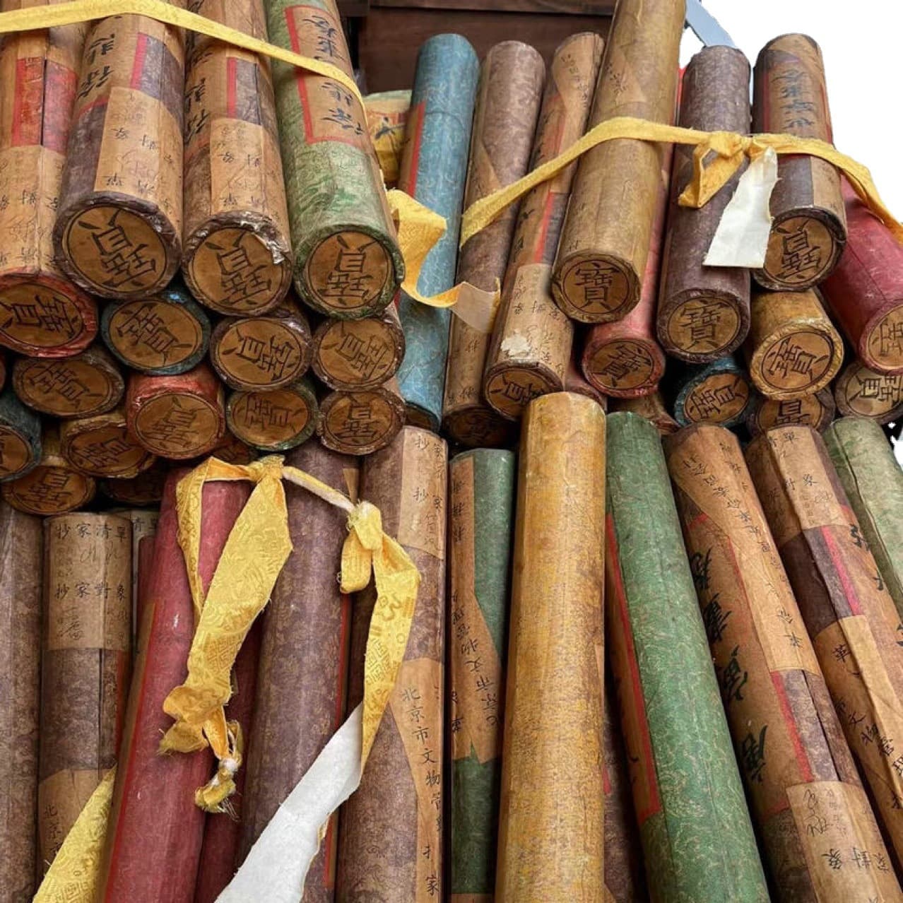 Factory Wholesale Antique Tube Paintings, Cover Colors Random, Aged Calligraphy and Paintings of Landscapes, Flowers, Birds, and Figures