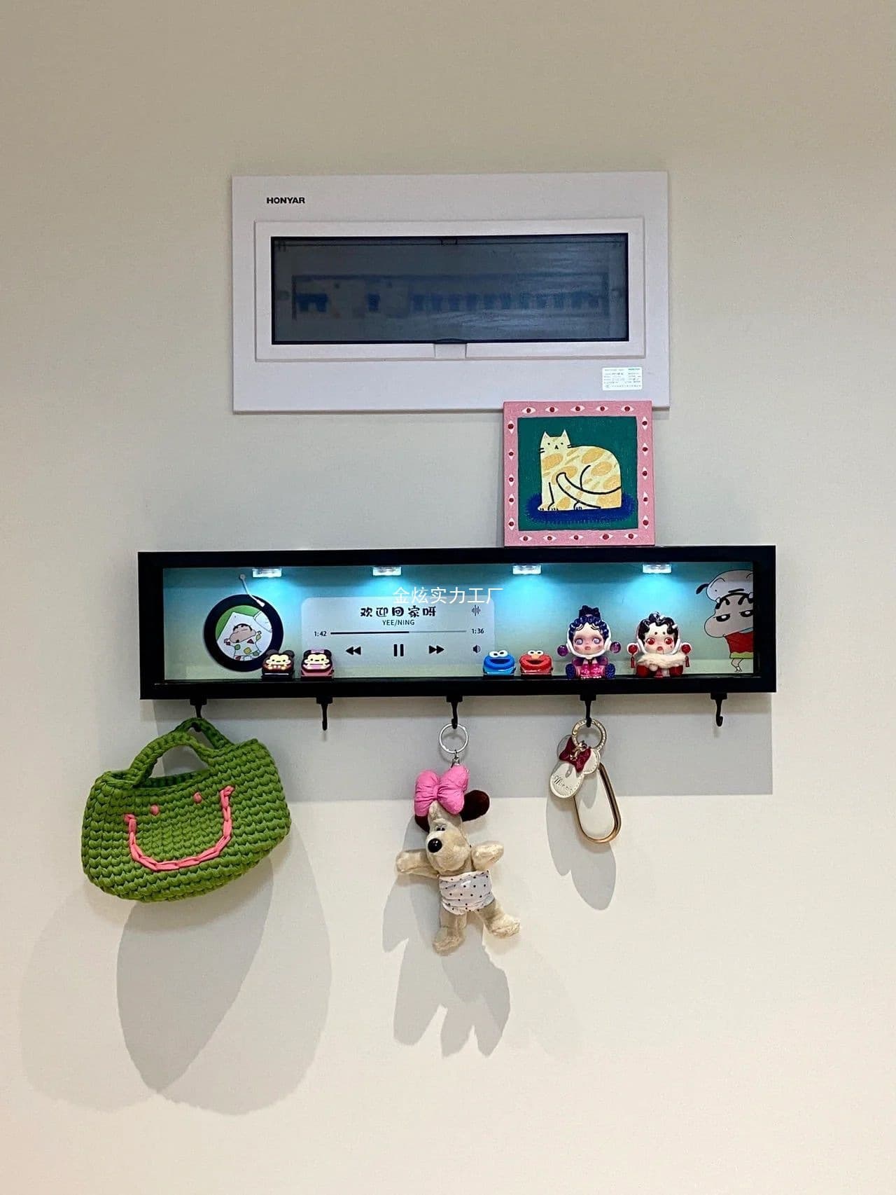 Entrance door new decoration home hanging rack crayon shin-chan key entrance decoration storage rack hook painting creative