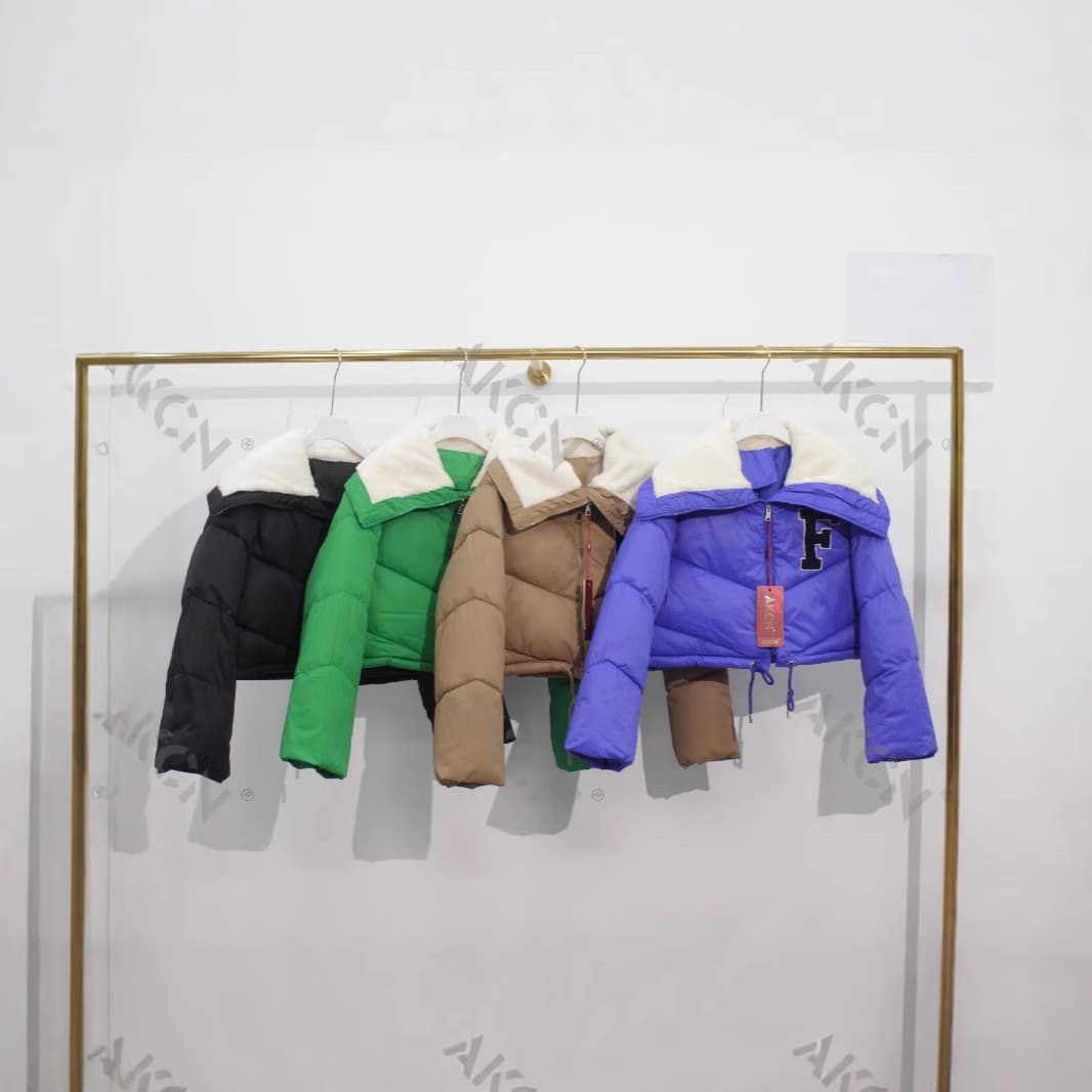 2025 Winter New European Style Kendall Cotton Puffer Jacket Women Short Thickened Coat for Petite