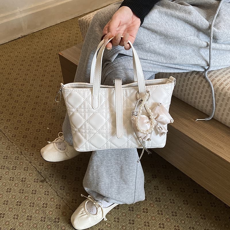 Cross-border Chanel-style Bag for Women 2026 New Summer Horizontal Tote Bag with Diamond Quilted Pattern, Large Capacity Shoulder and Crossbody Bag