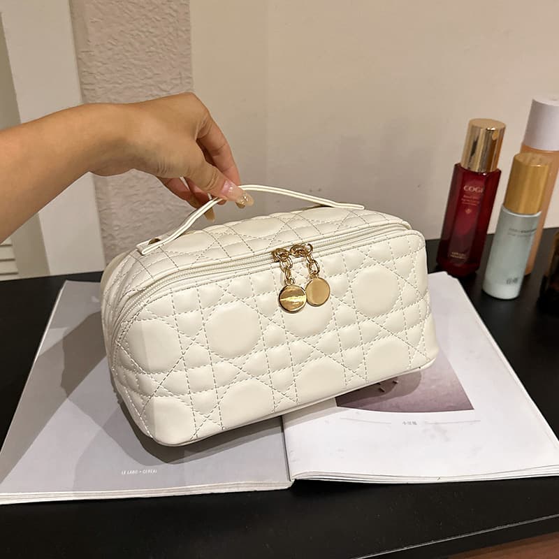 Fashionable Minimalist Makeup Bag for Women New Portable Travel Handheld Cosmetic Pouch Large Capacity Cosmetic Storage Bag