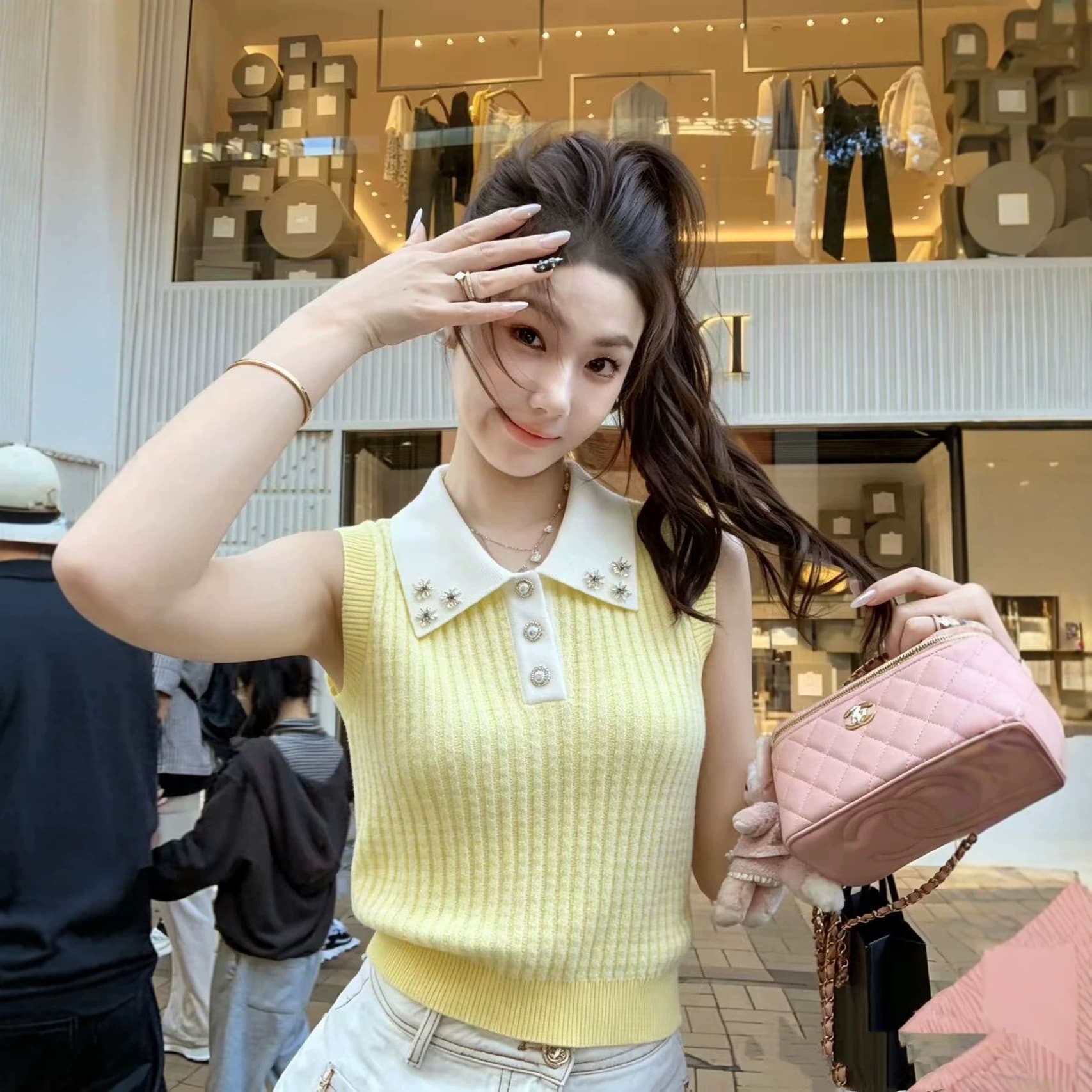 Correct High Version Xiaoxiangjia 26 Summer New Style Contrast Color Simple Heavy Industry Beading Round Neck Knitted Short-Sleeved Tops Women's Clothing