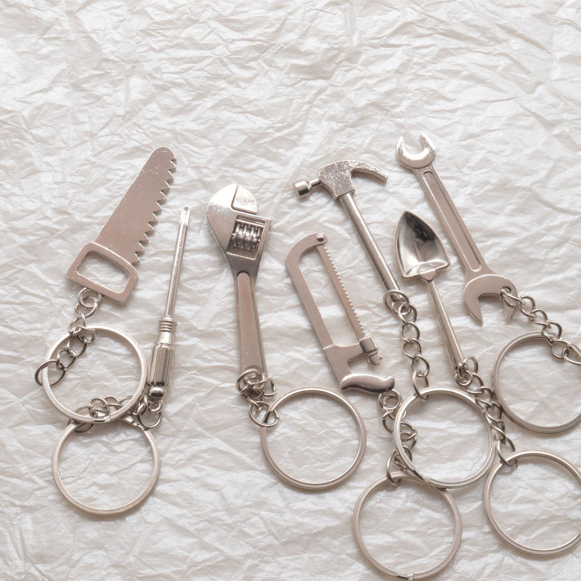 Creative wrench metal screwdriver keychain movable vise shovel pendant simulation tool saw accessories