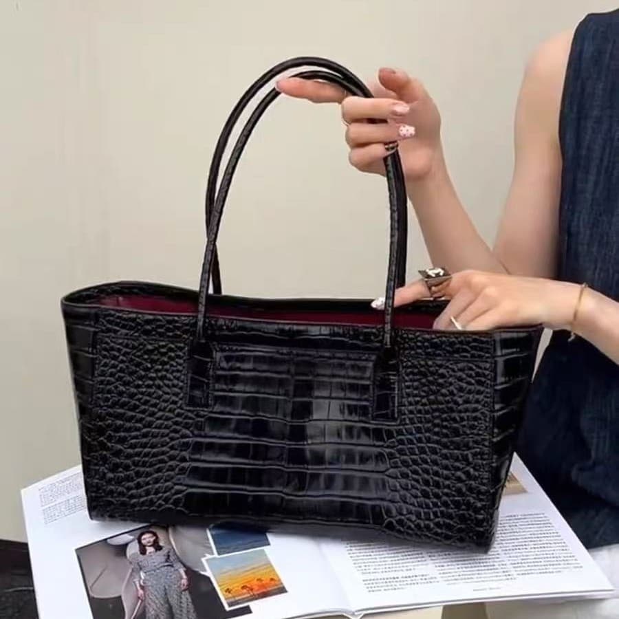 Large Capacity Commuter Tote Bag Fashionable Shoulder Bag Trendy Blogger Style Small Chanel-Style Crocodile Texture Tote for Women