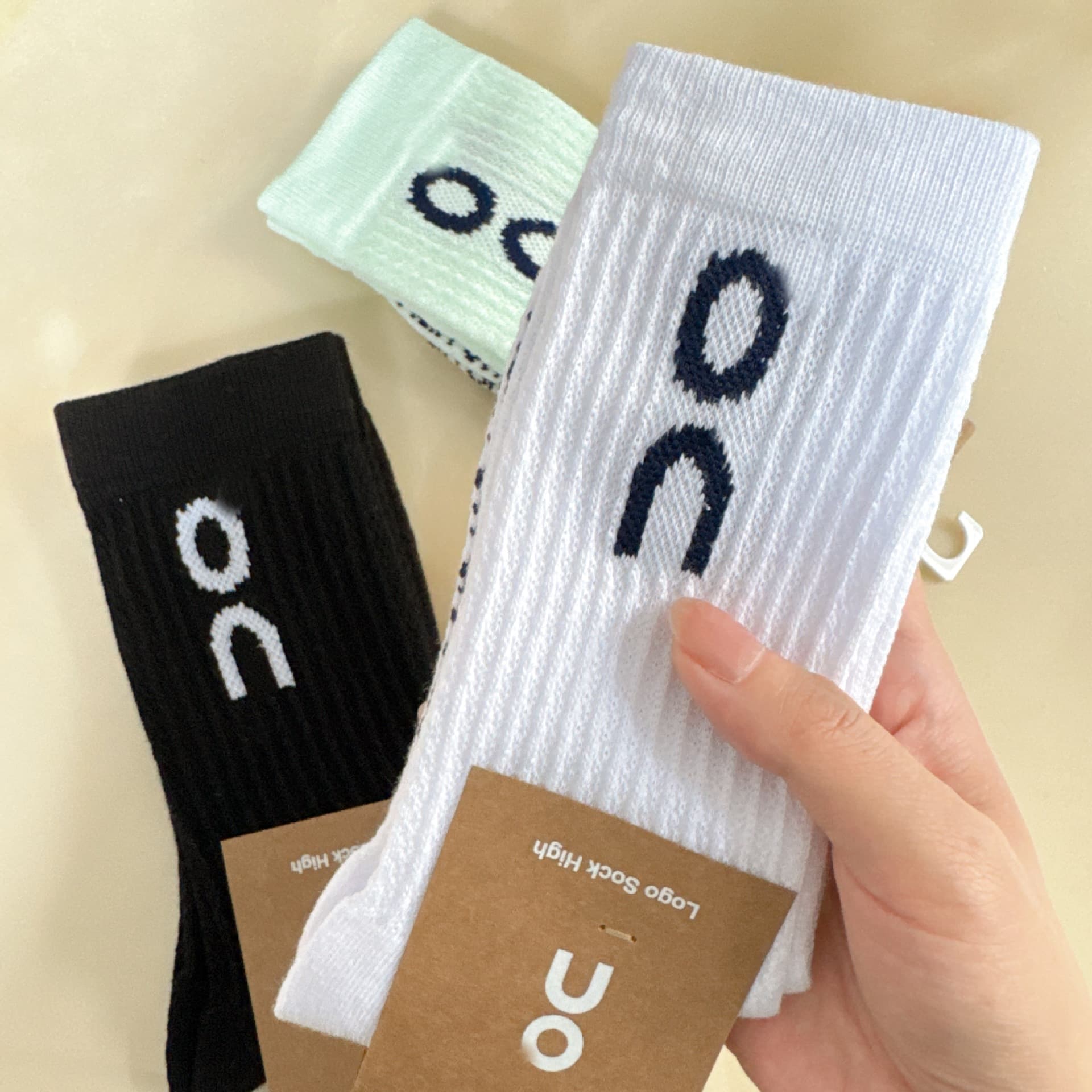 ON Trend High-Top Cotton Socks for Men and Women, Couple Style, Student Running Casual Breathable Sports Fashion Versatile